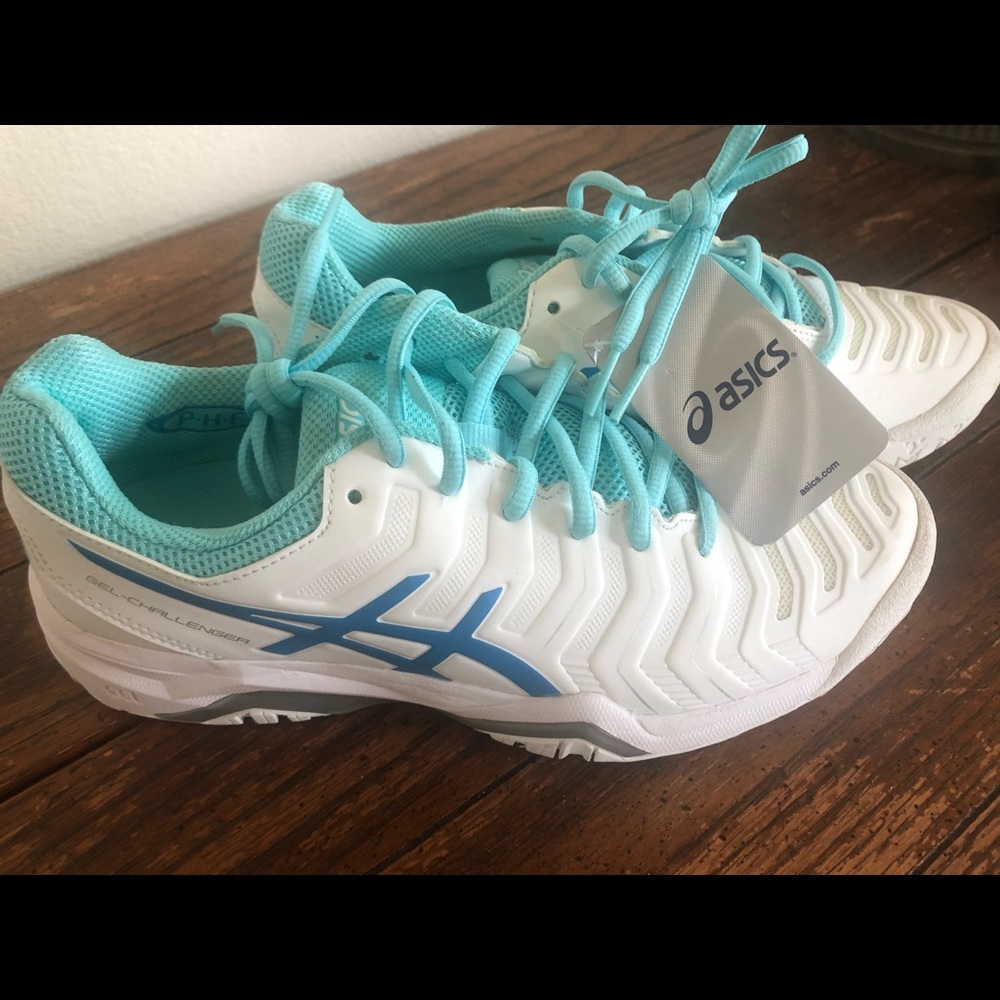 NWT ASICS tennis shoes